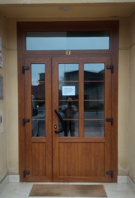 Puerta de portal en la Fresneda.