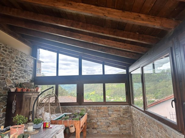 Cierre de porche en Salas.